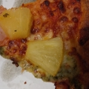 パークを思い出すベーコンとパイナップルのピザ